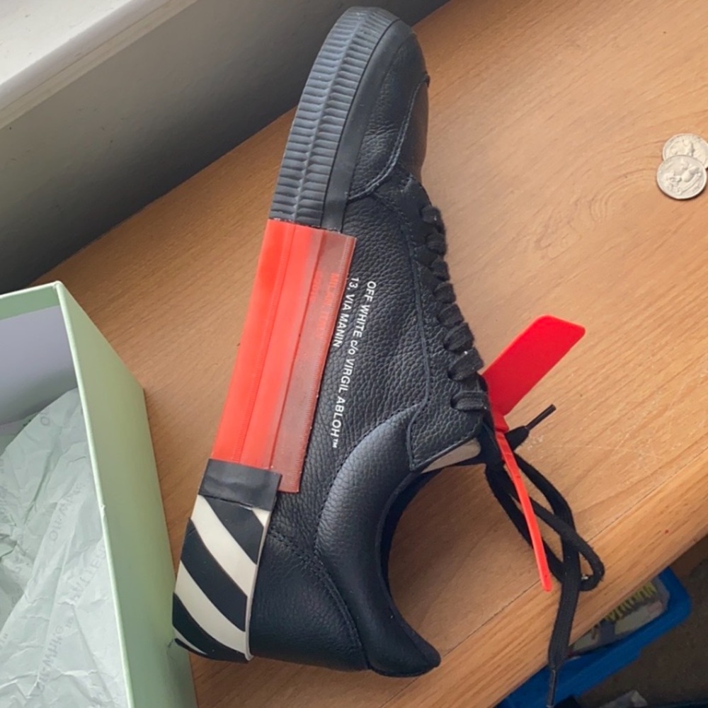 Off white 8.5 $275